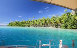 Uhuru Yacht in Paradise