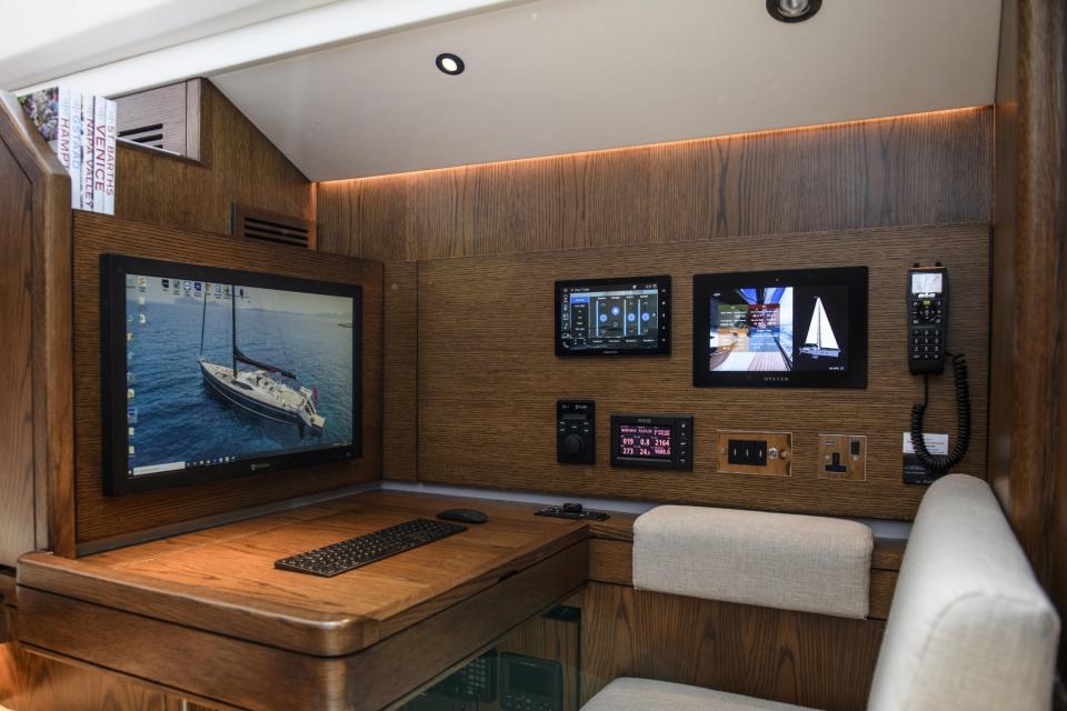 90-foot-yacht-for-sale-oyster-885-series-ii-oyster-yachts