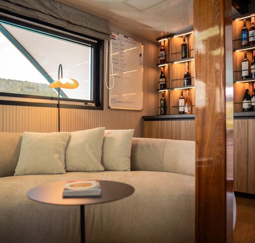 32. KARIZMA Lounge area in salon Upper deck