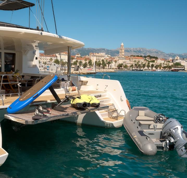 Akana Lagoon 52 F Features 1