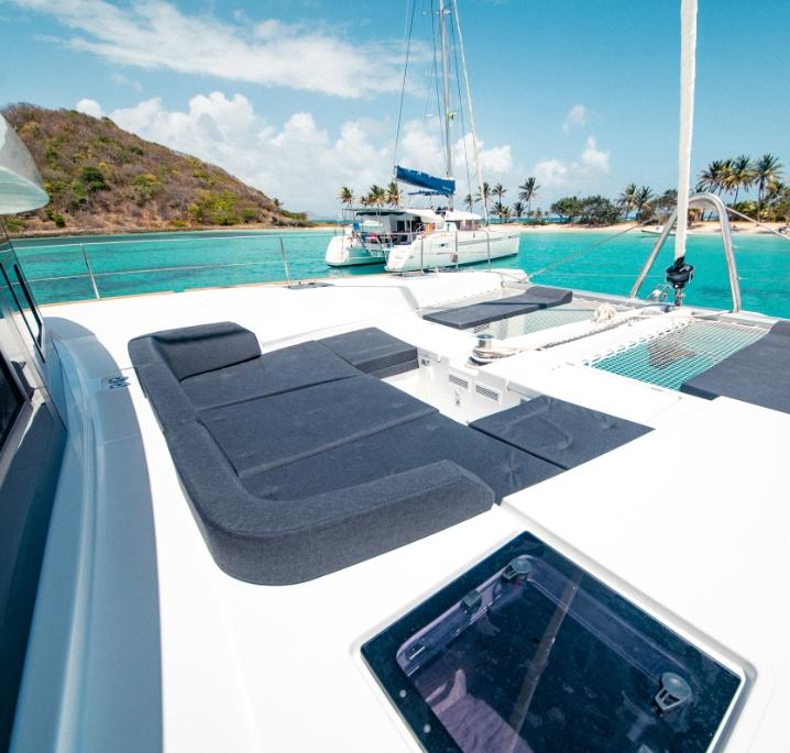 Akana Lagoon 52 F Features 2