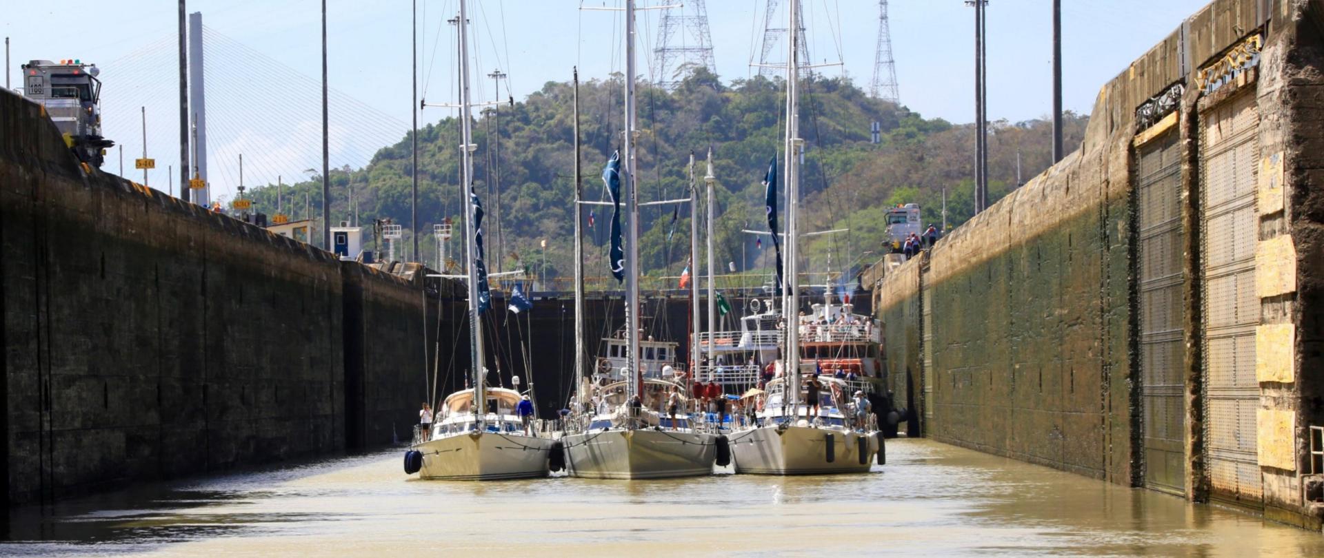Bluewater Sailing yachts in Panama Canal lock D v2