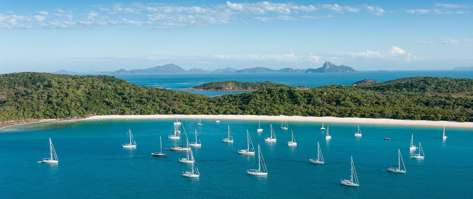 Bluewater sailing yachts at anchor at Whitsundays d v2
