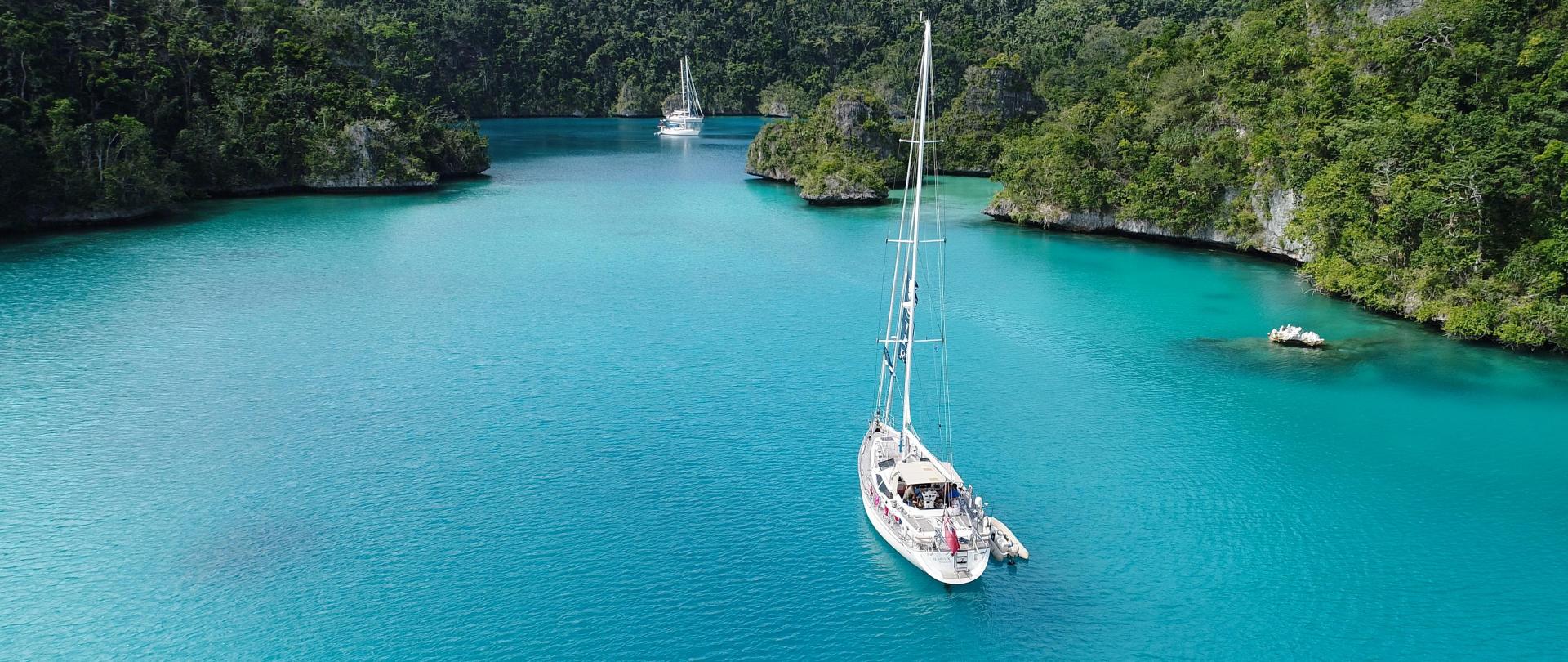 Bluewater sailing yachts explore Vanua Balavu d v2