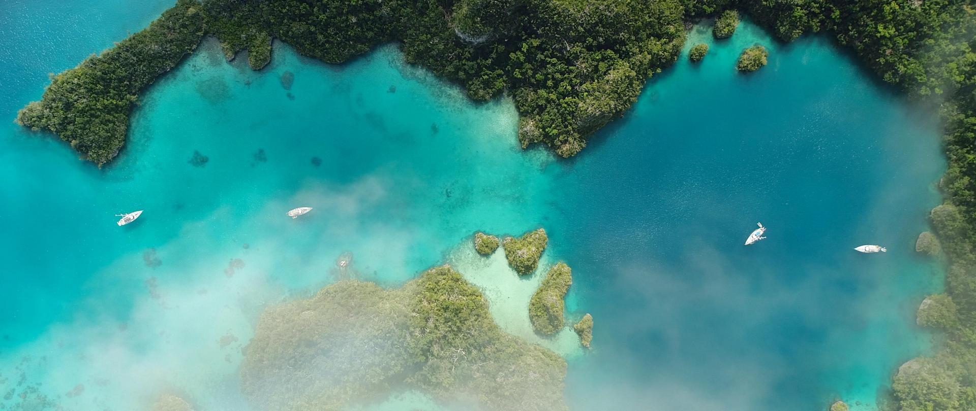 Bluewater sailing yachts in the pristine paradise of Palau d v2