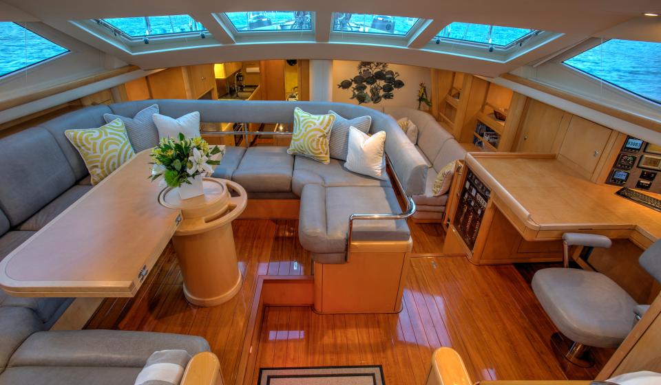 Dama De Noche Saloon