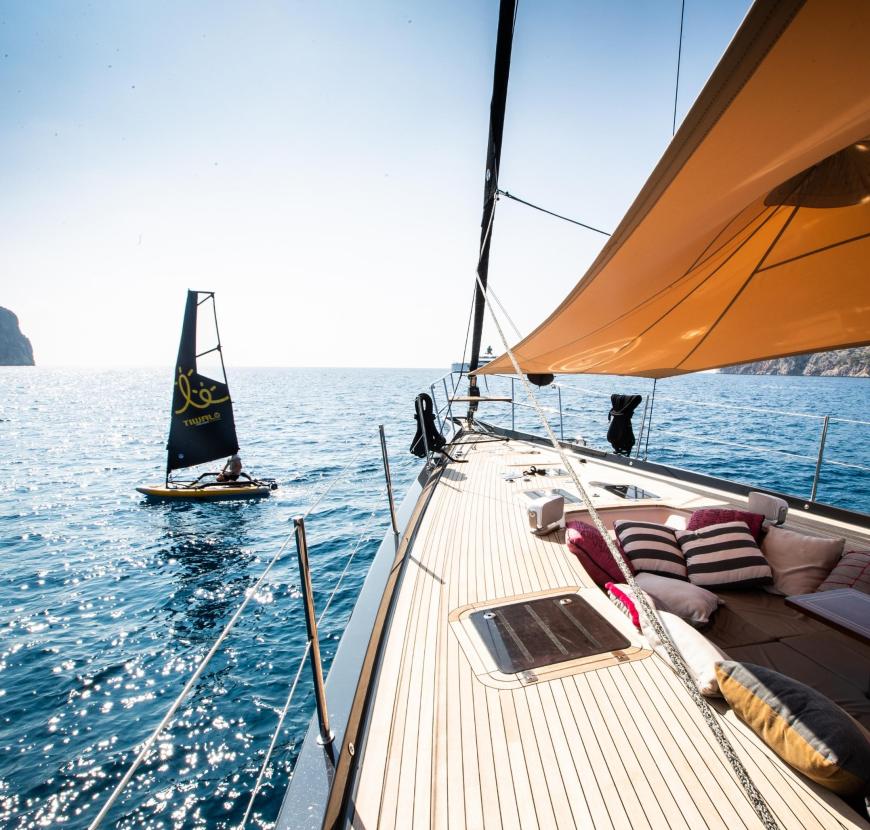 Fonrt deck looking out at the ocean