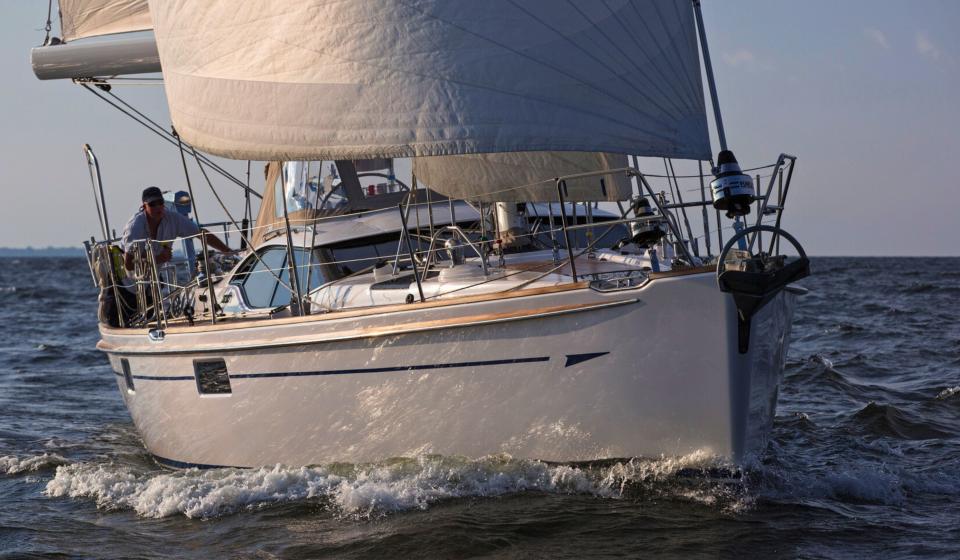 Oyster 475 Exterior 1