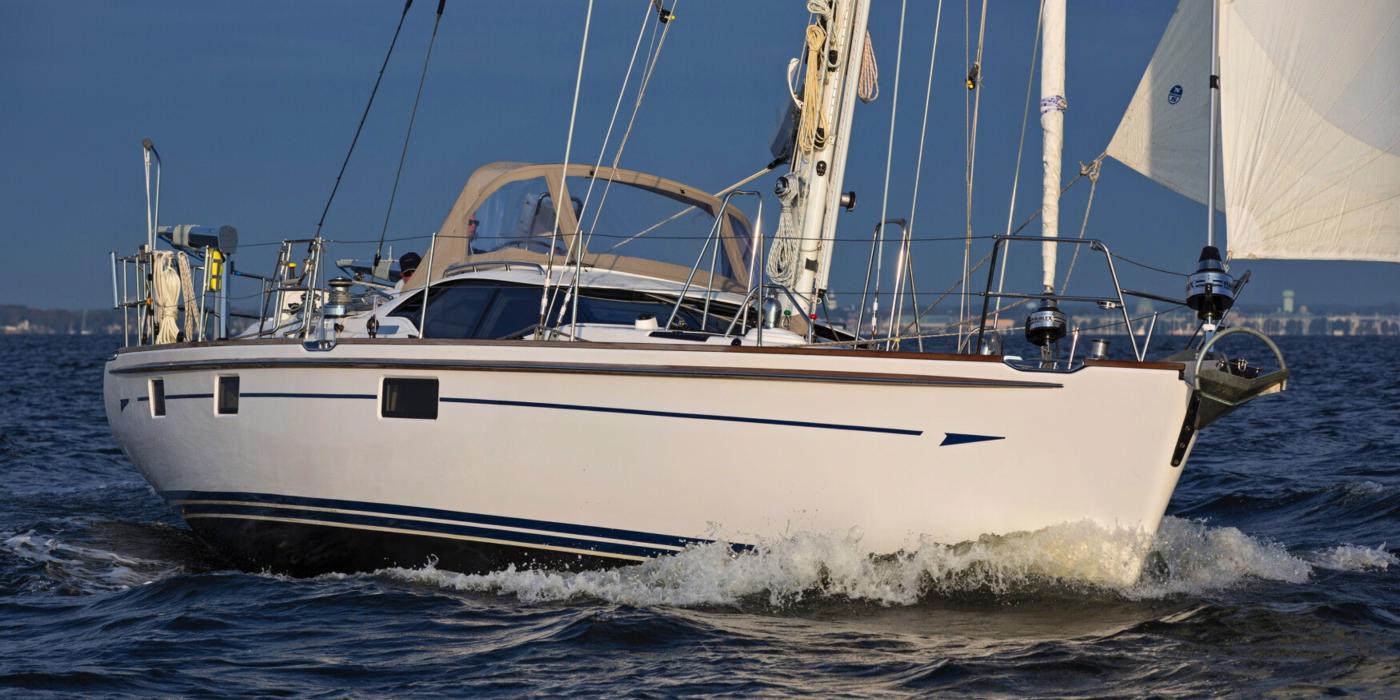 Oyster 475 Exterior 2