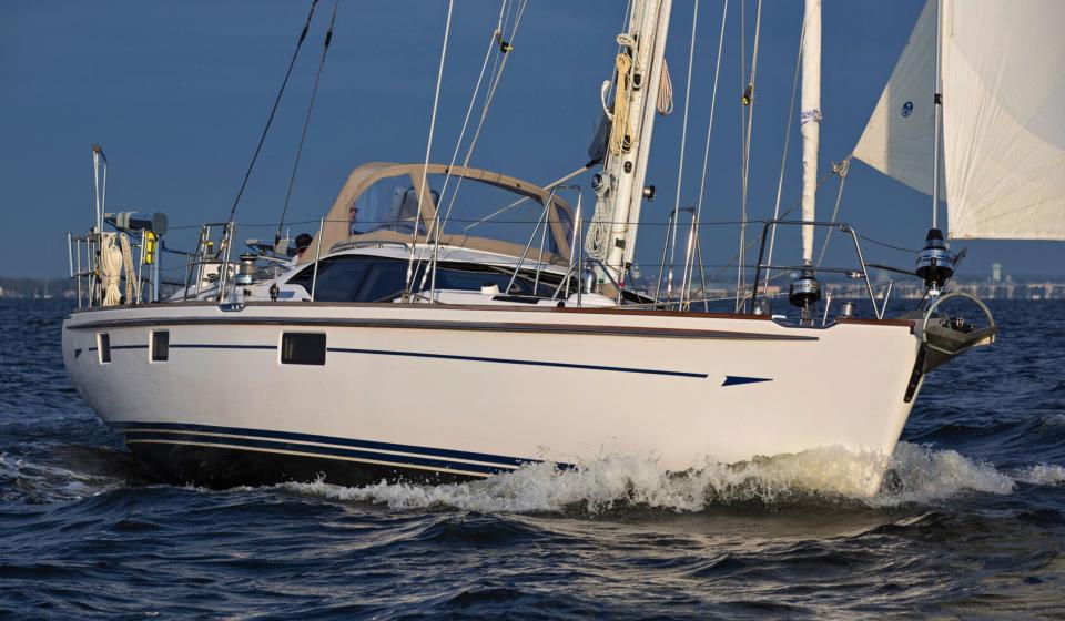 Oyster 475 Exterior 2