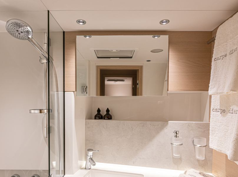 Oyster 495 50 Foot Sailing Yacht Highlights 12