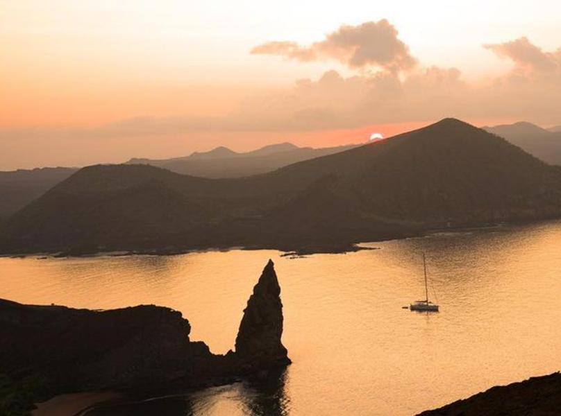 Oyster 885 Satori Galapagos 2