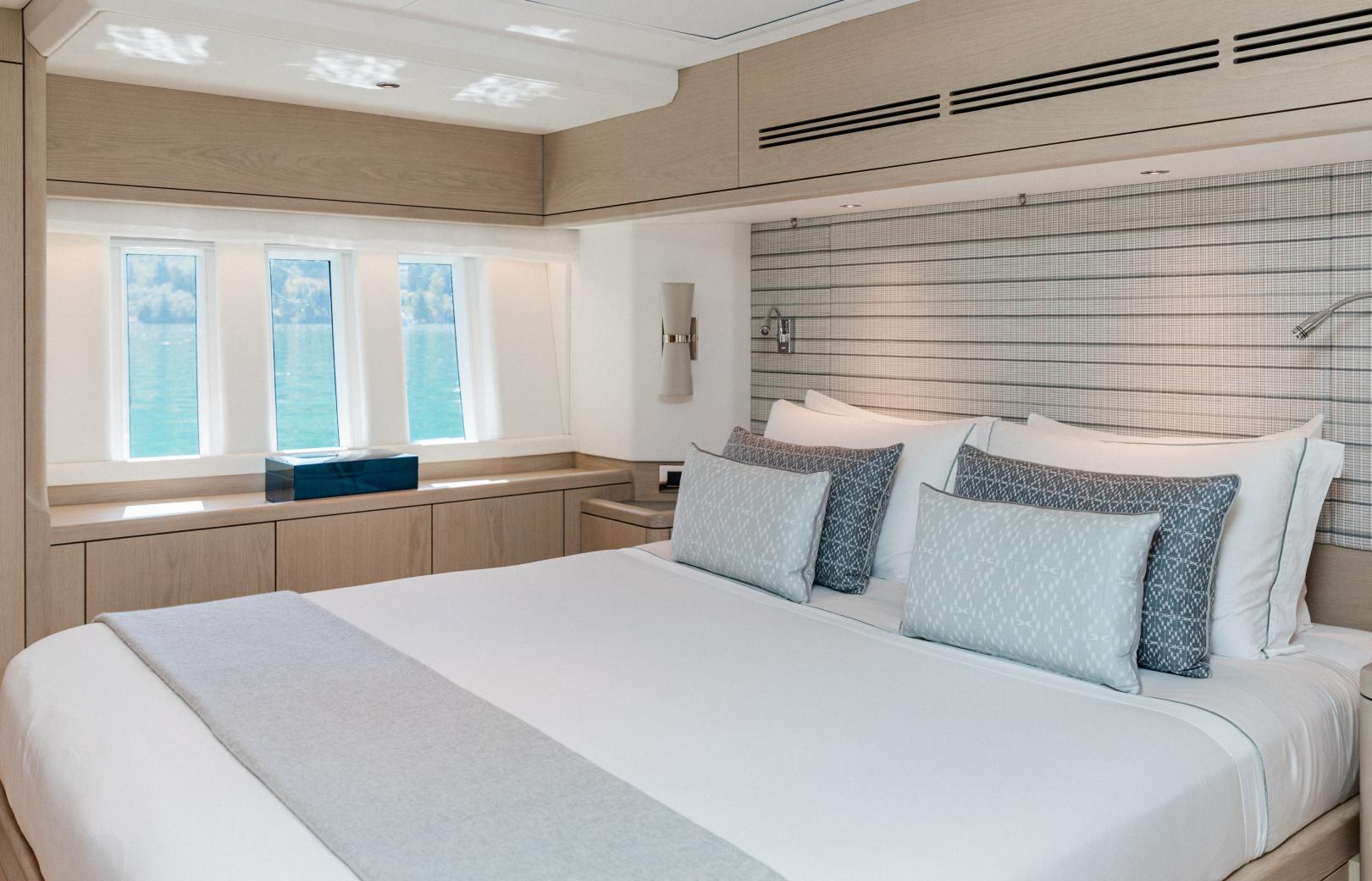 Oyster 885 Sunyo Master Cabin