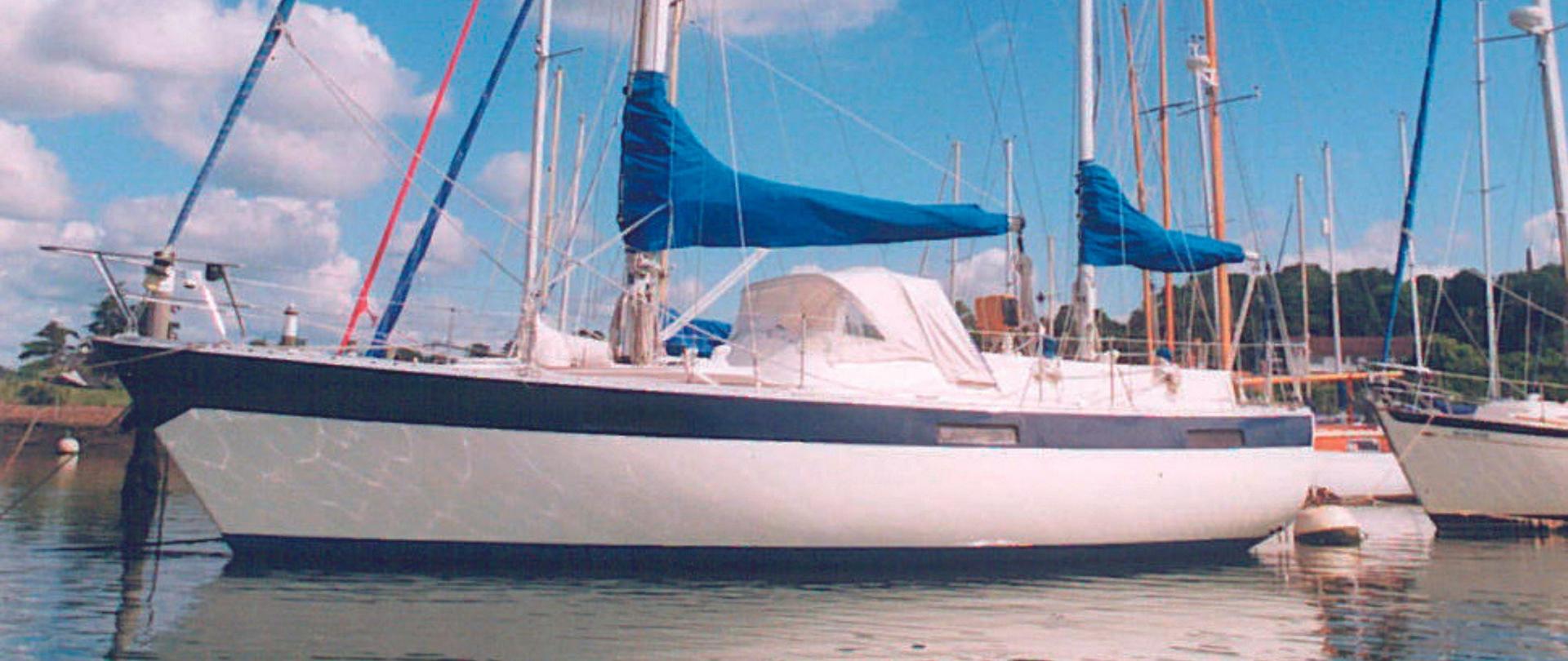Oyster M35 Moored