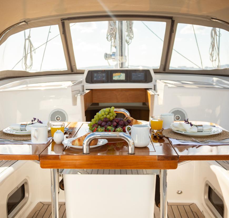dining area sailing yacht