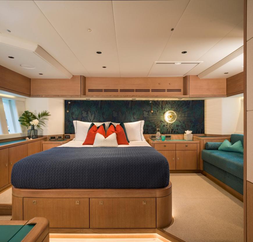 master cabin sailing yacht karibu 885