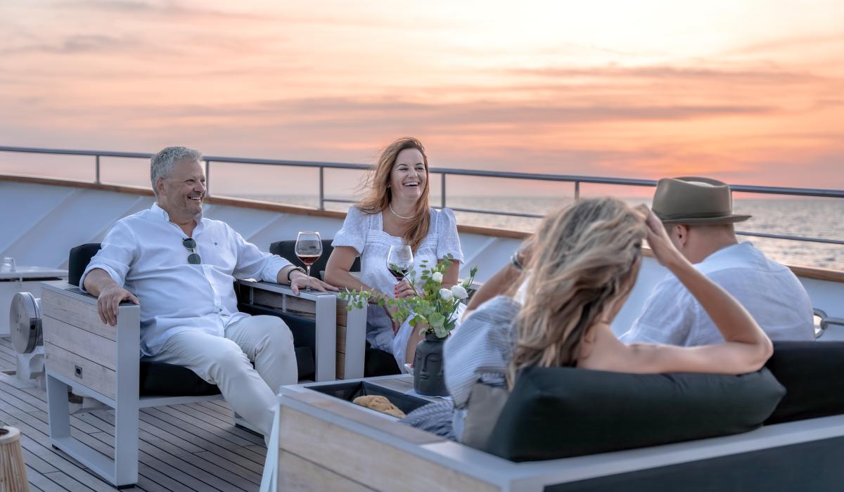 19. KARIZMA Lounge area Upper deck bow