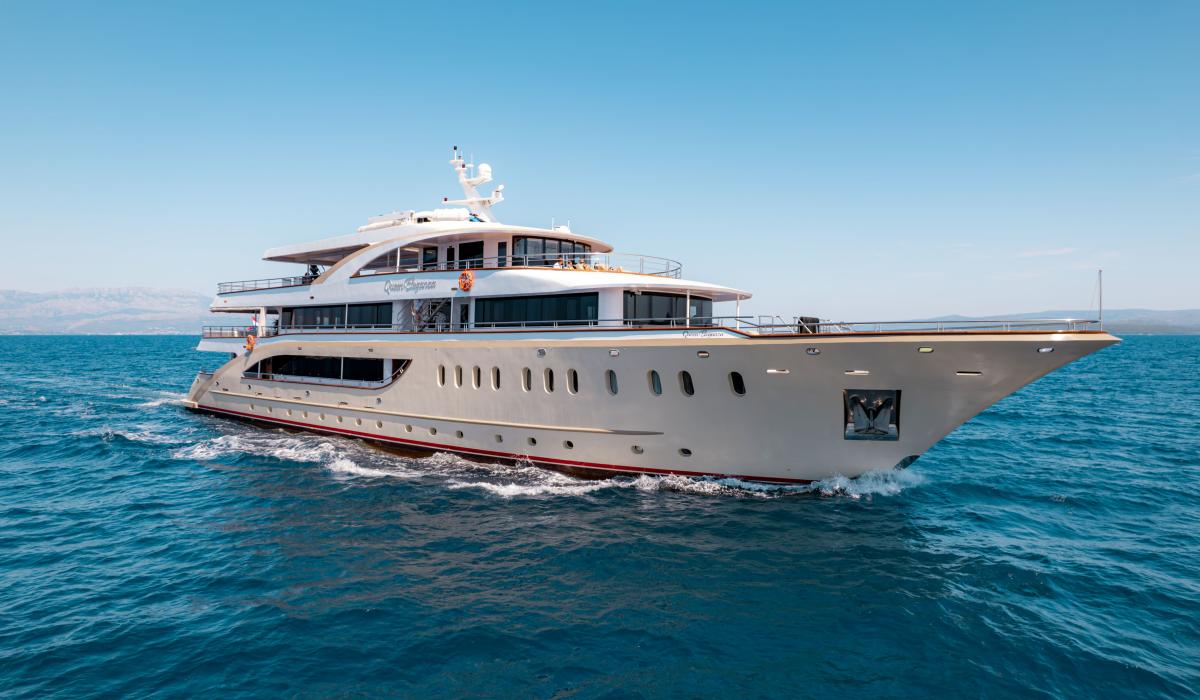 1. QUEEN ELEGANZA Cruising