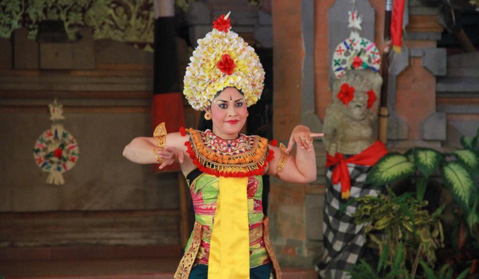 2 v2. Local dancing in Southern Indonesia 