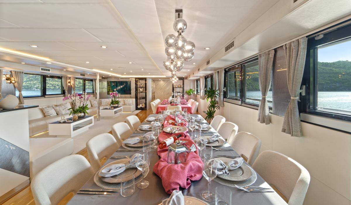 36. FREEDOM Formal dining in salon Upper deck