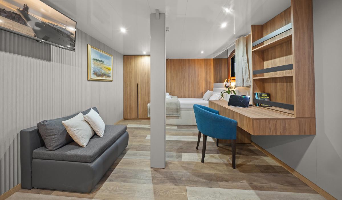 36. KARIZMA Twin cabin Main deck