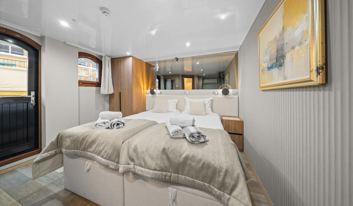 38. KARIZMA Convertible cabin Main deck