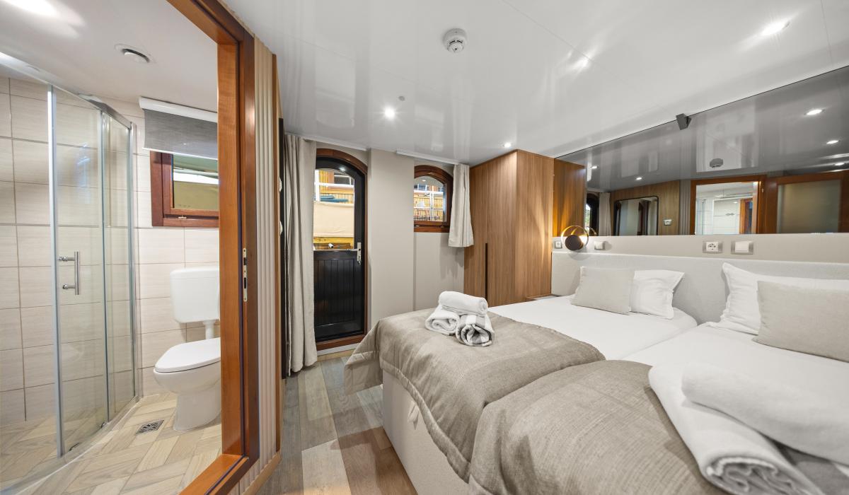 39. KARIZMA Convertible cabin Main deck