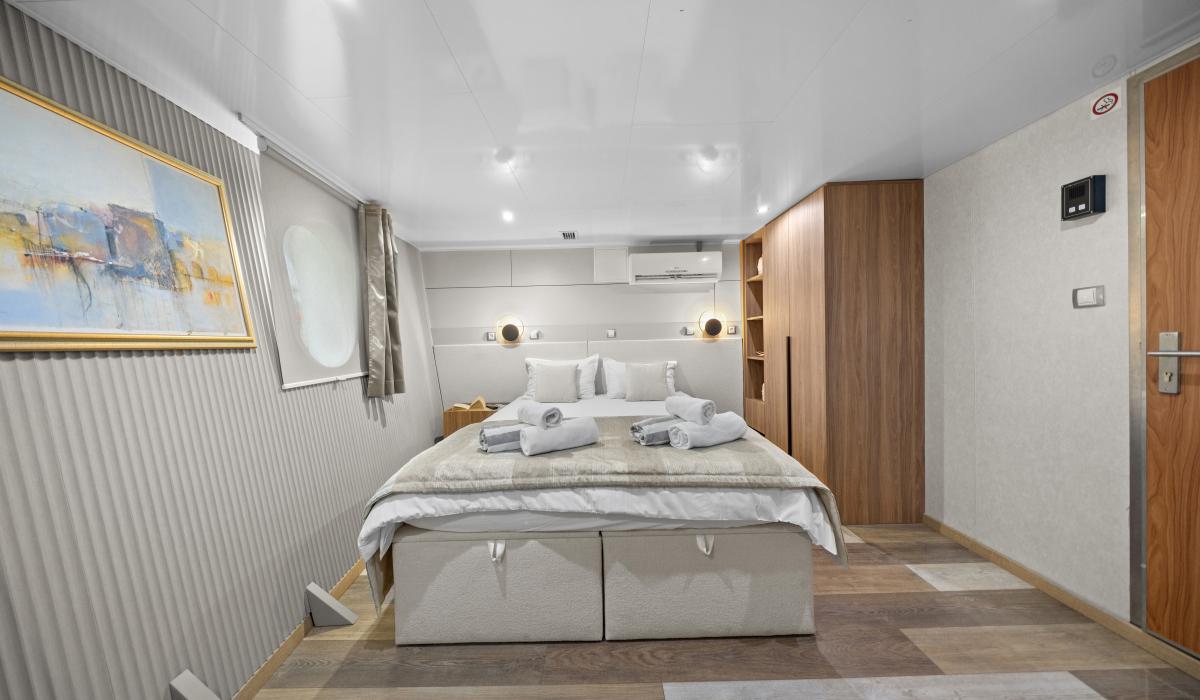 40. KARIZMA Convertible cabin Lower deck