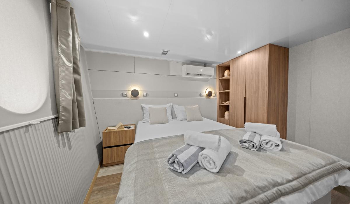 41. KARIZMA Convertible cabin Lower deck