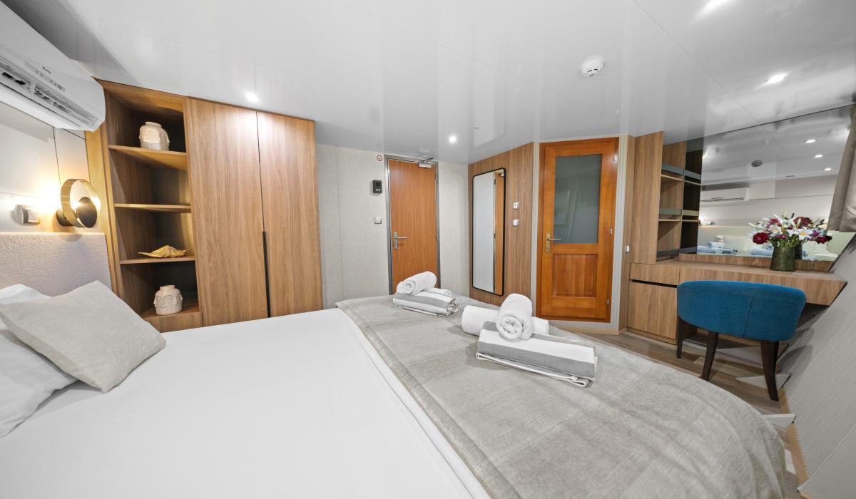42. KARIZMA Convertible cabin Lower deck