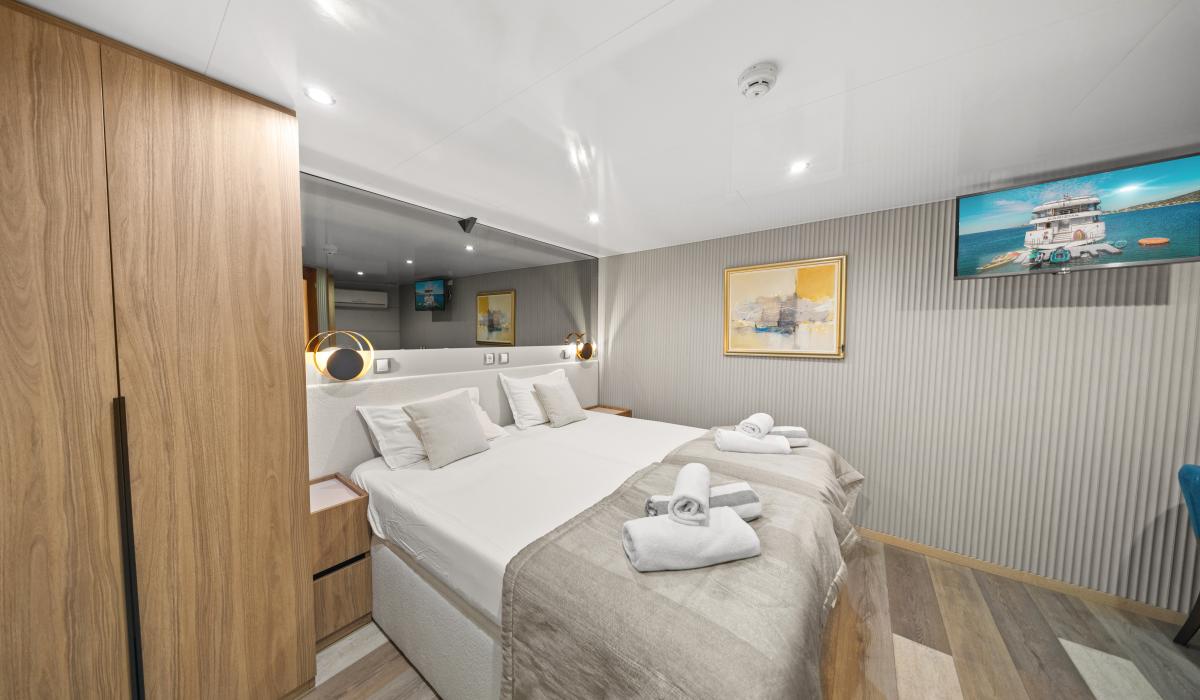 49. KARIZMA Double cabin Lower deck