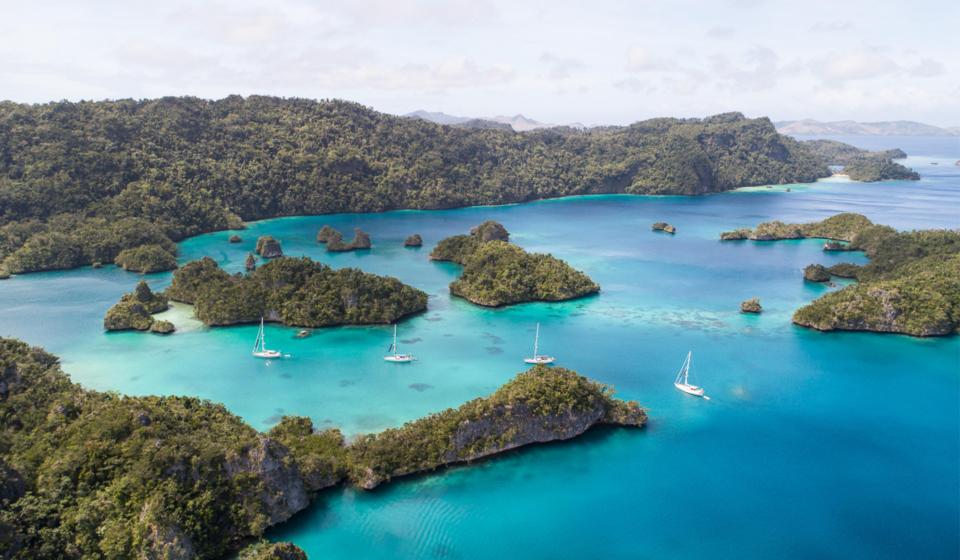 54. Yachts sailing in VANUA BALAVU