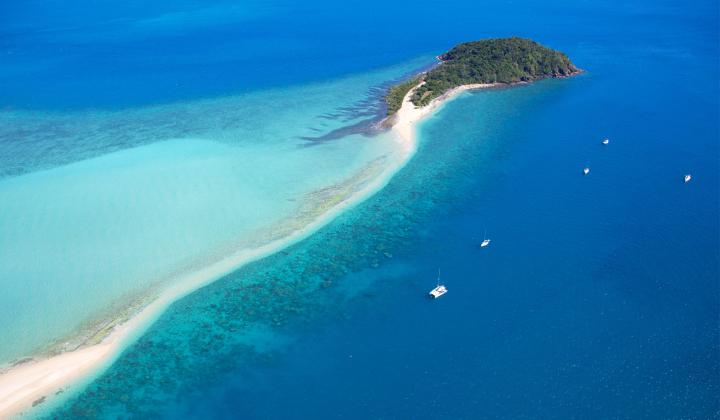 85. Sandy beach of Langford Island in Whitsundays