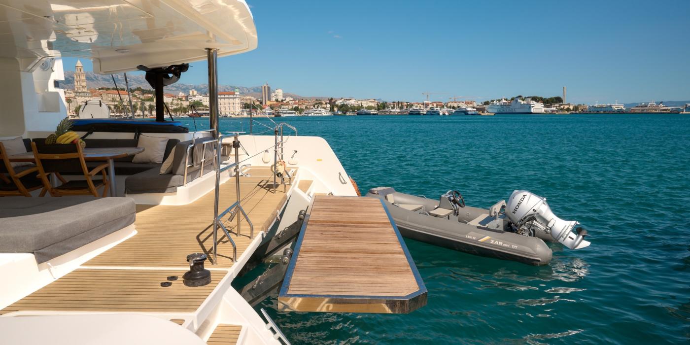 Akana Lagoon 52 F Exterior 2