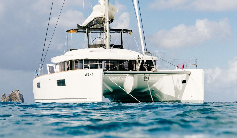 Akana Lagoon 52 F Exterior 3