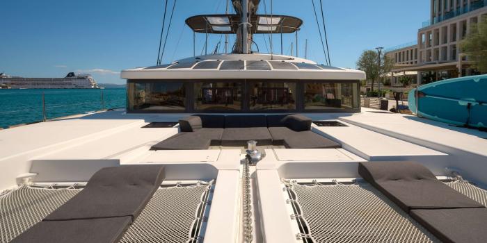 Akana Lagoon 52 F Exterior 4