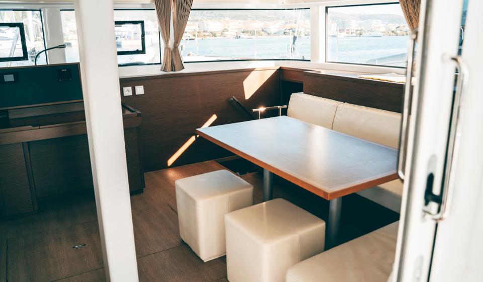 Akana Lagoon 52 F Interior 1
