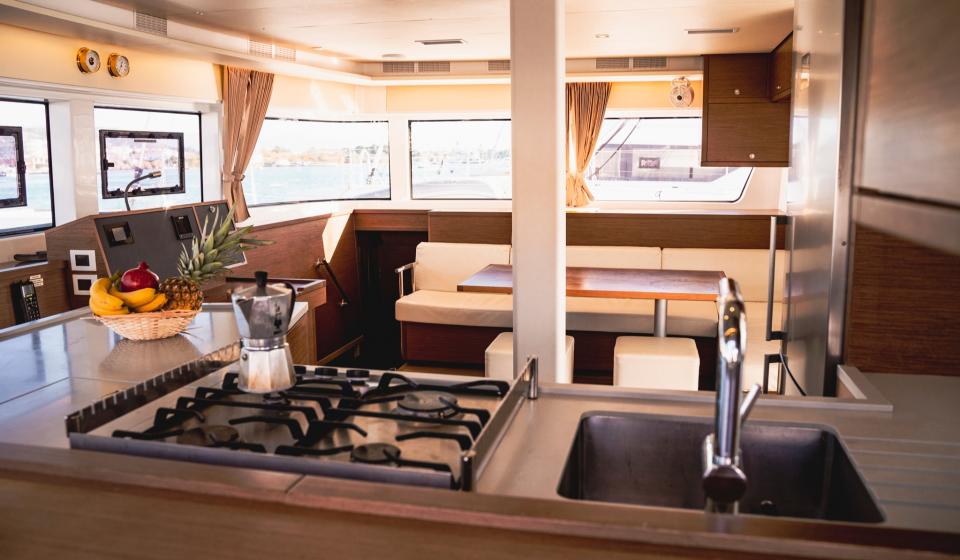 Akana Lagoon 52 F Interior 4