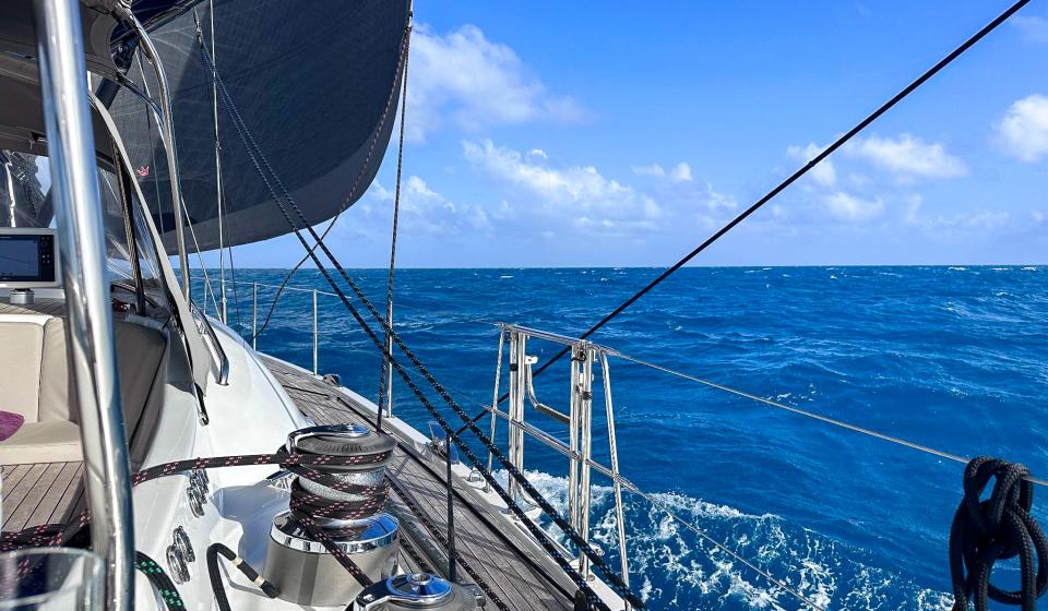 Altaia sailing in the inward passage of the Great Barrier Reef 2