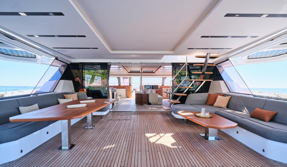 Christal Mio 80 Interior 4