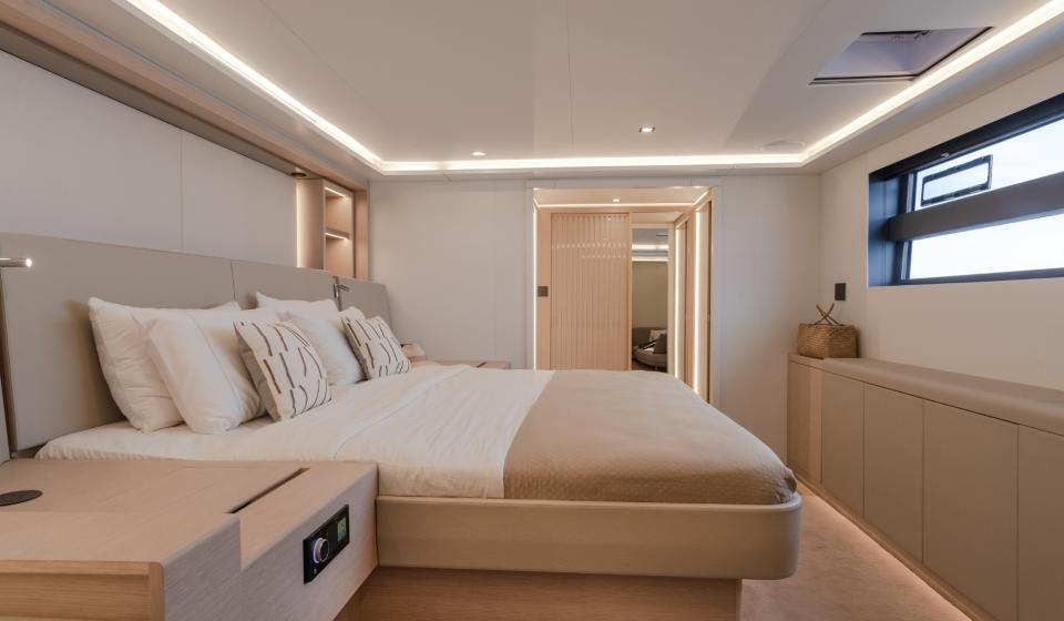 Christal Mio 80 Interior