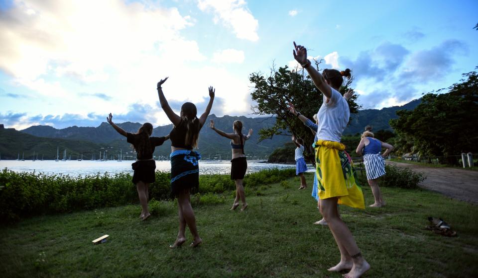 Dance lesson Nuku Hiva