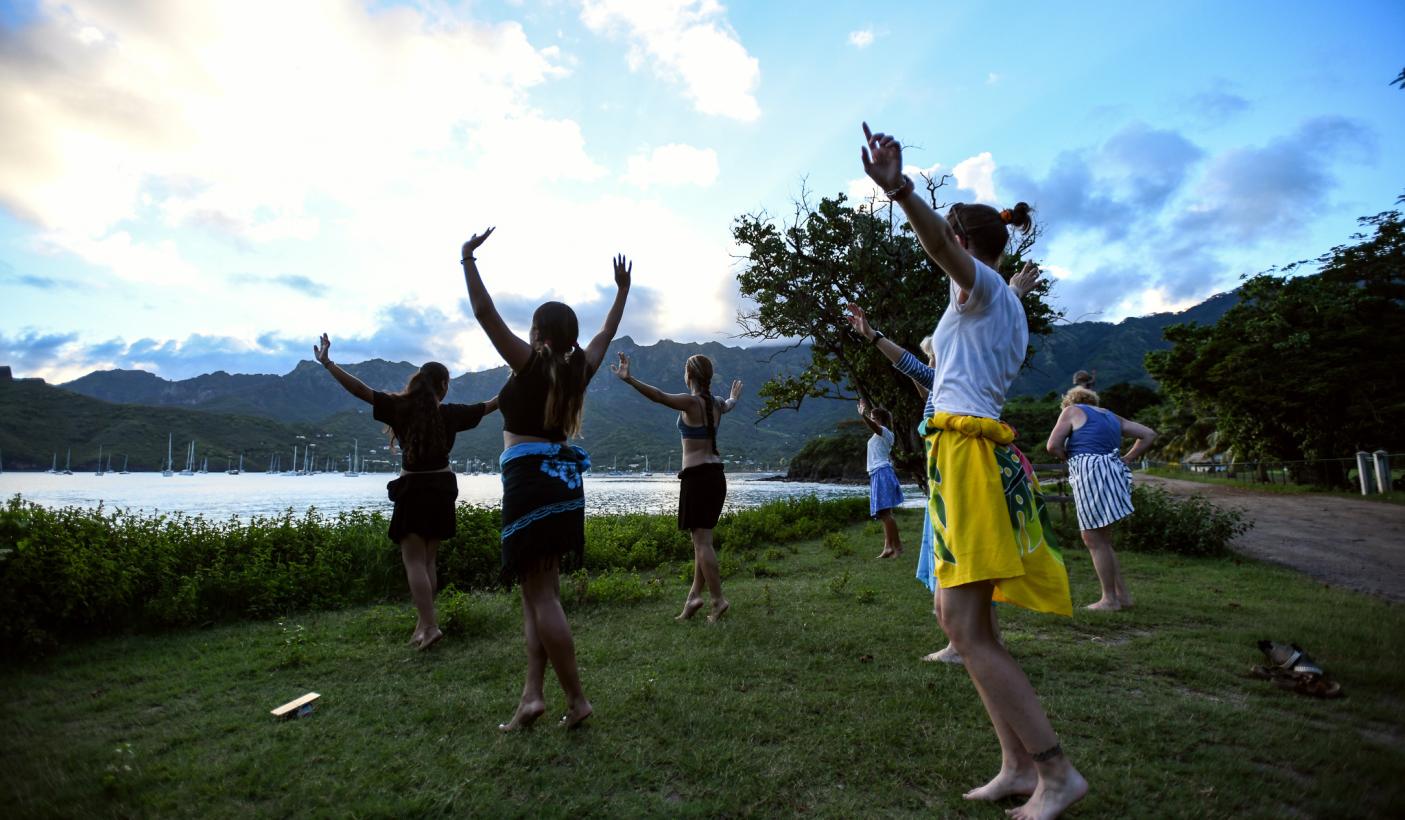 Dance lesson Nuku Hiva