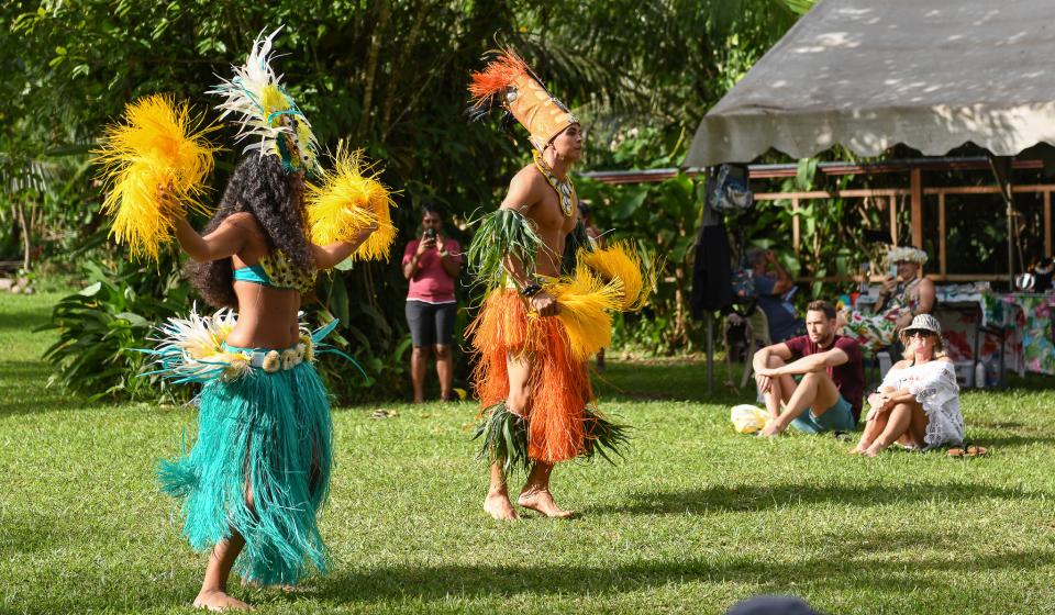 Dance show in Moorea by Tahitian Historical Society