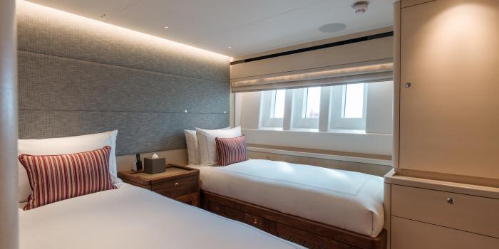 Oyster 1225 Twin Cabin