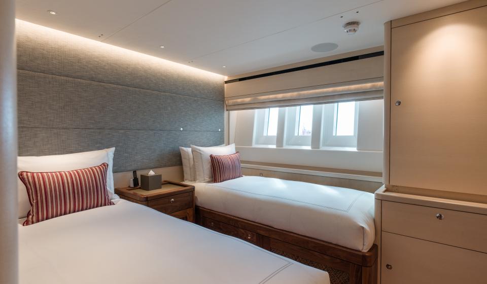 Oyster 1225 Twin Cabin