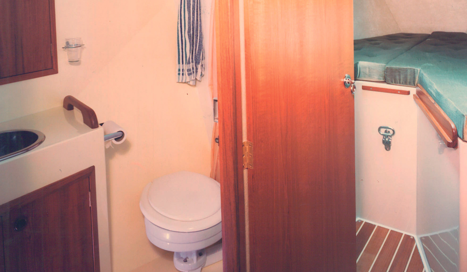 Oyster 26 Head and forward double