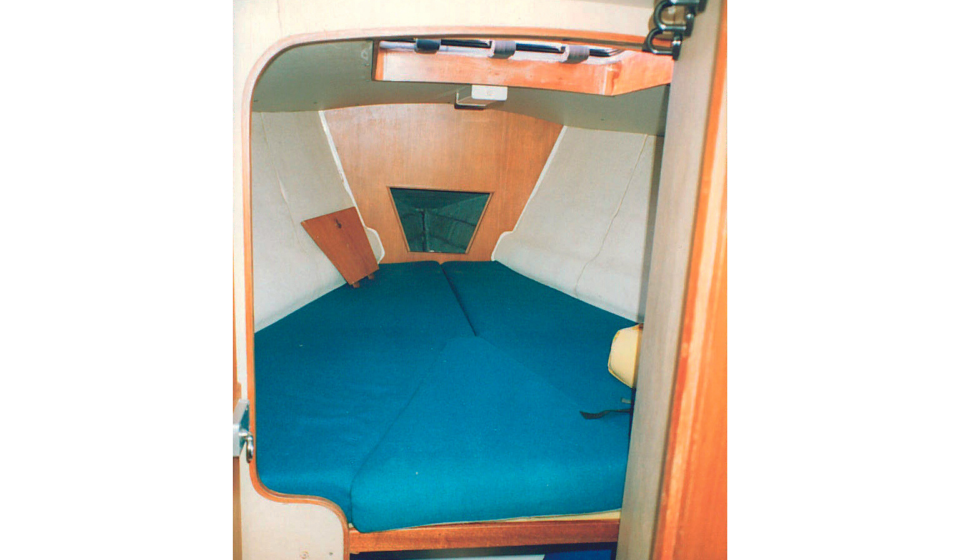 Oyster 37 Forward Cabin