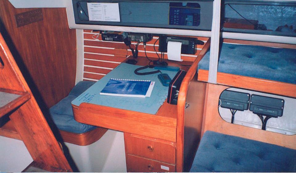 Oyster 395 Chart Table