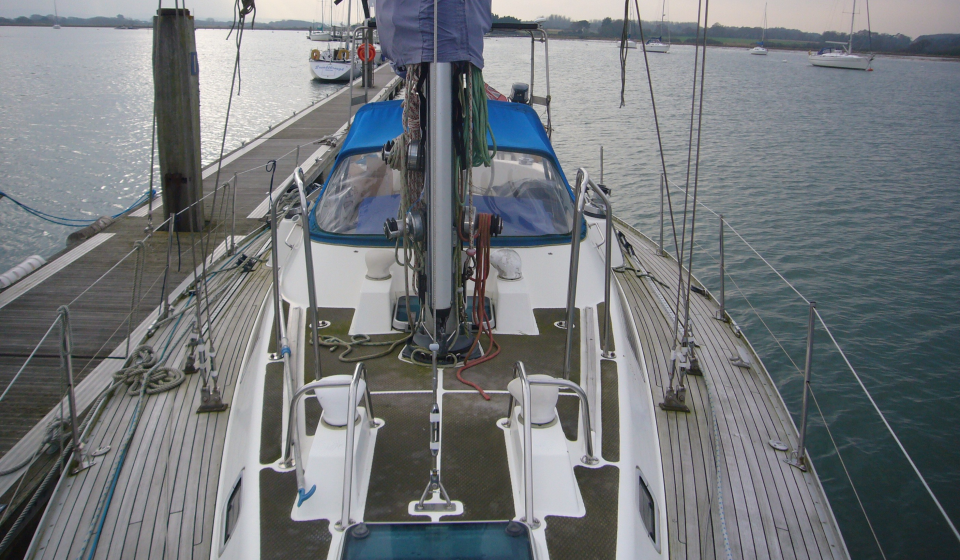 Oyster 406 Foredeck